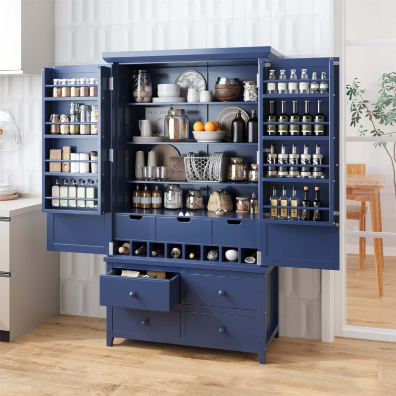 Grande armoire de rangement autoportante en bois avec 8 portes, 3 tablettes réglables, 7 tiroirs et 8 supports à vin pour une organisation efficace