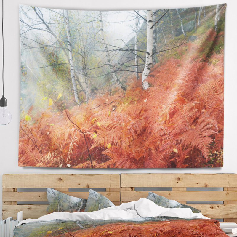 Paysage avec fougère rouge en tapisserie brumeuse, H 68 po x l 80 po