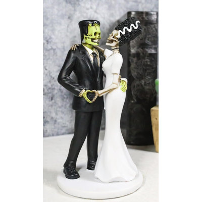 Figurine de mariage et squelette Frankenstein