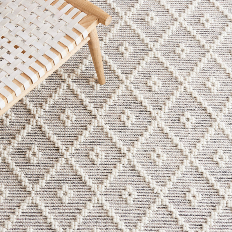 Heitzman Southwestern Hand-Loomed Ivory/Gray Area Rug, Square 6'