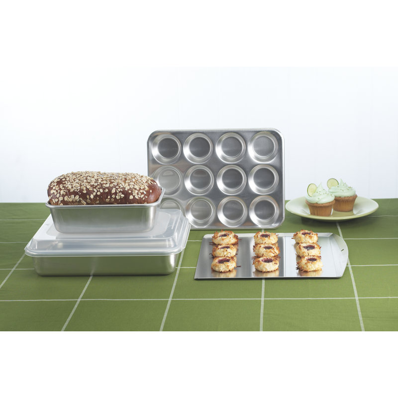 Nordic Ware 5-Piece Aluminum Baking Set with Lid