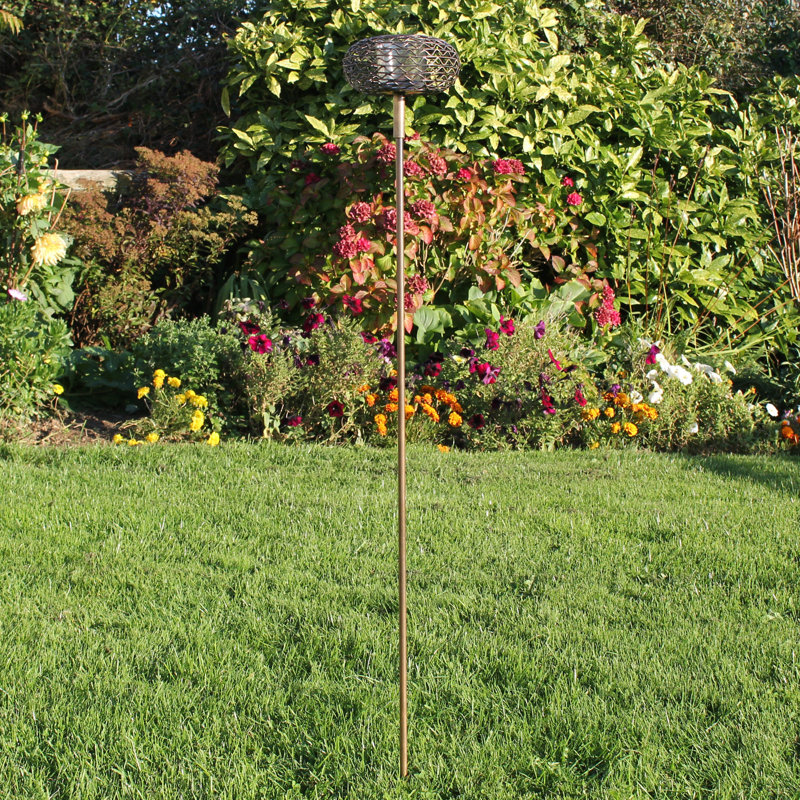Madelyn Weather Resistant Metal Decoration