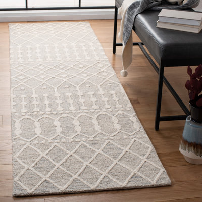 Leyla Hand Tufted Wool Southwestern Rug