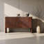 Armoire de rangement sculptée de style médiéval-321963377