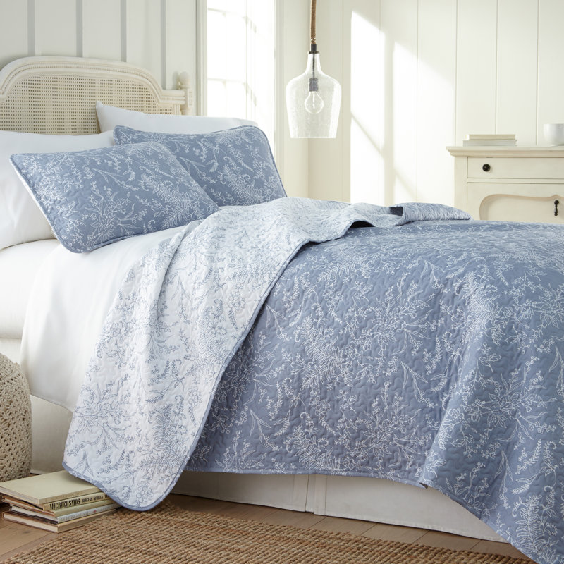 Winter Brush Microfiber Reversible Traditional Quilt Set, Twin/Twin XL Quilt + 1 Standard Sham, Blue