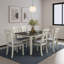 Ensemble repas avec chaises-119023925