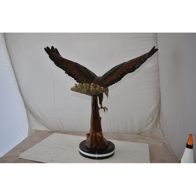 Statue en bronze Brockhaus Eagle volant et regardant vers le bas pour taille: 29 po x 17 po x H 28 po