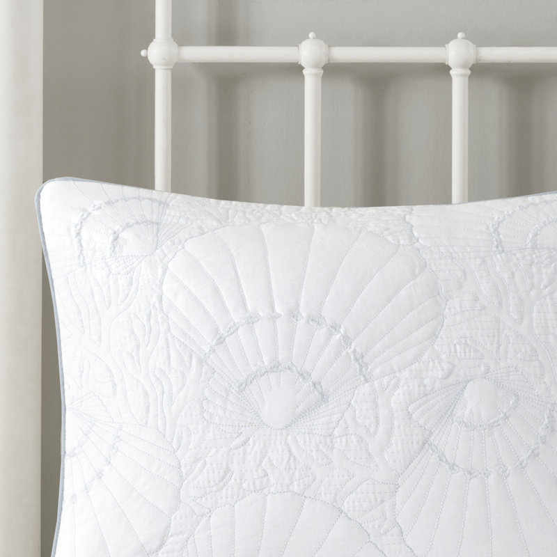 White King Comforter With Blue For Simple Bedroom Decor Cozy