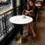 Table ronde 24 po en terrazzo de qualité commerciale pour la boulangerie, le café, le restaurant et les petits espaces-135860863