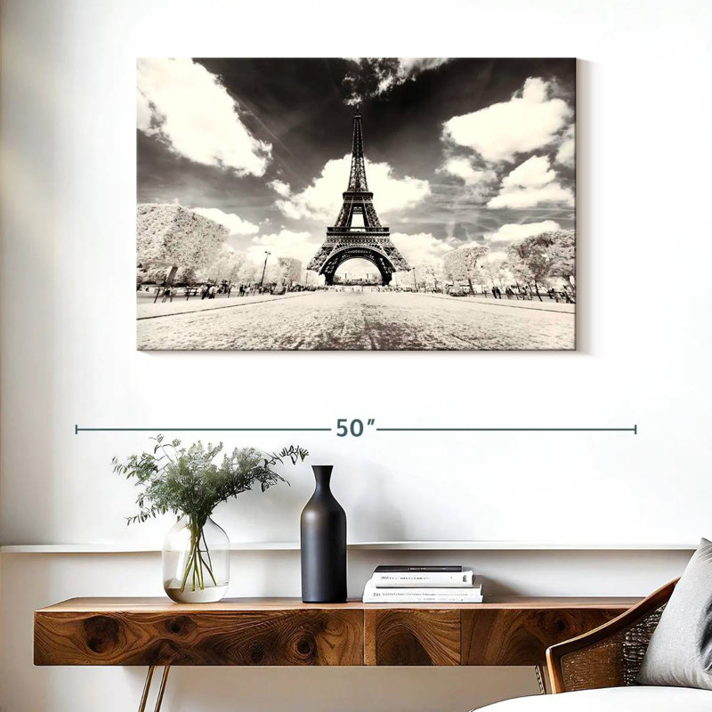 Ravi Sa Majesté Eiffel, H 26 po x l 39 po