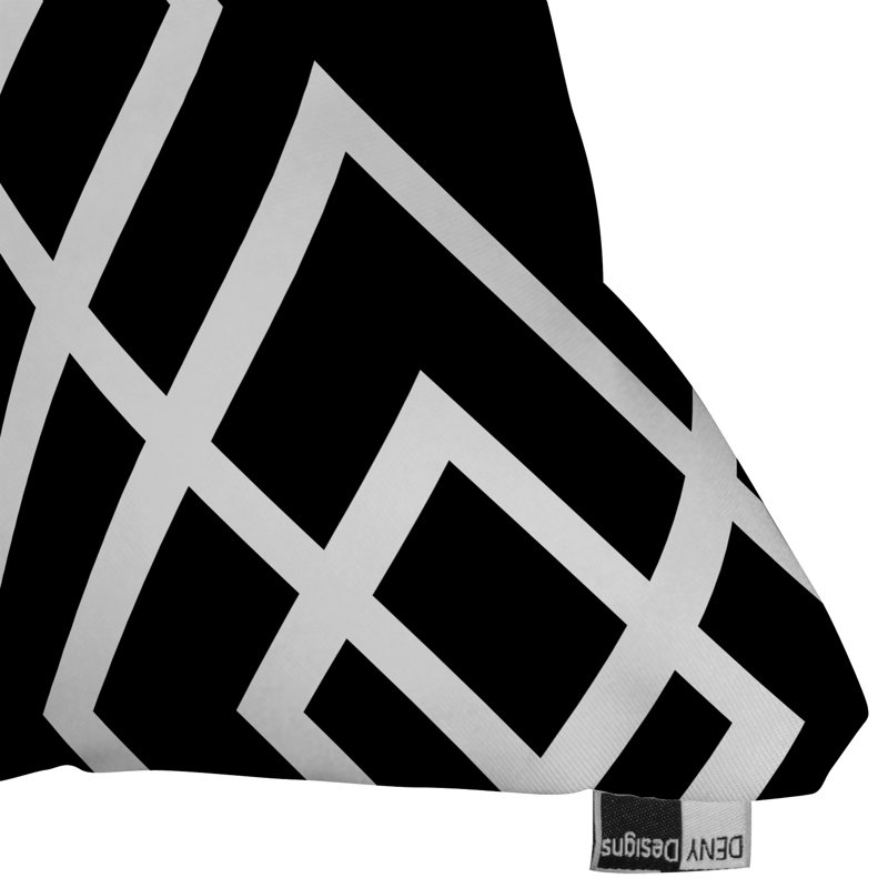 Coussin Three of the Possessed, 18 po x 18 po