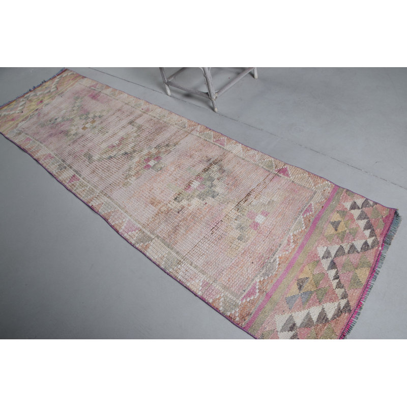 Tapis turc rétro Oushak Herki en rose pour chambre à coucher ou salle à manger avec motif tribal oriental
