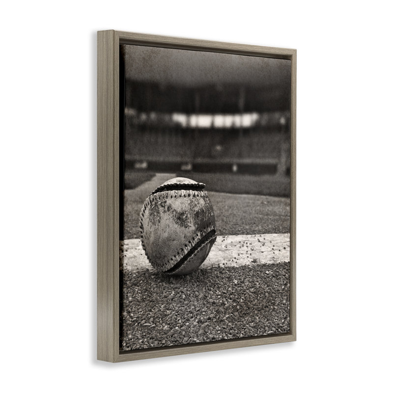 Cadre flottant de baseball rétro patiné, design par Marcus Prime, H 31 po x l 25 po, Montalcino orme flottant encadré