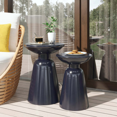 Tables d'appoint d'extérieur en fer avec design évasé, ensemble de 2