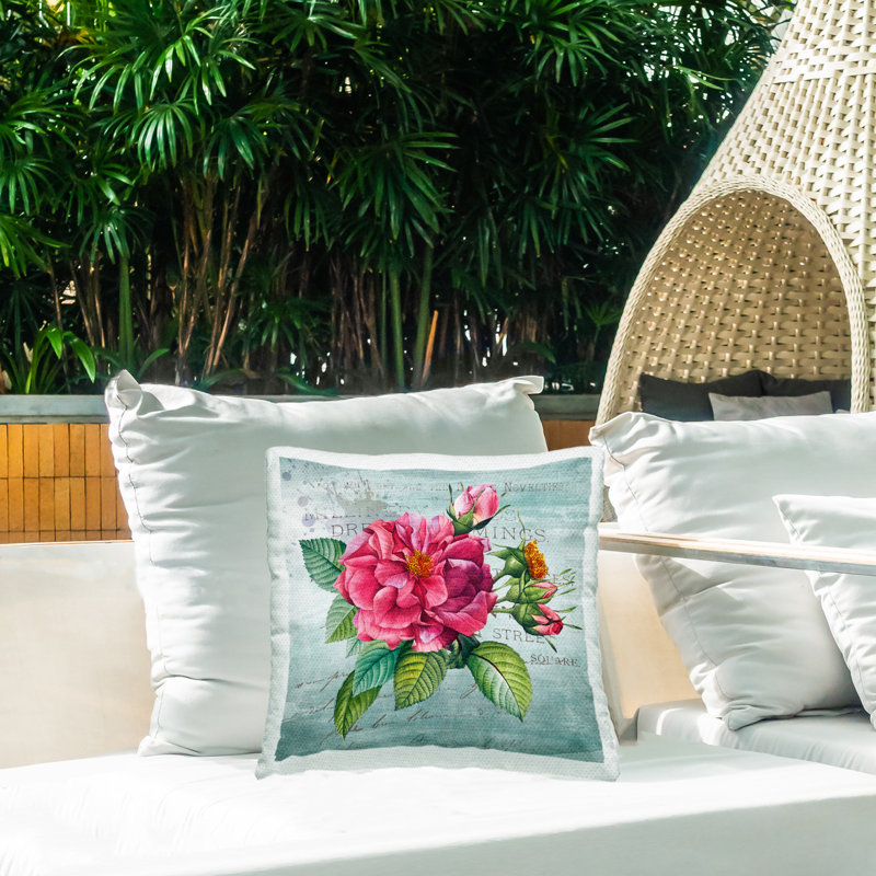 Coussin d'extérieur imprimé Pink Garden Flower Over Rustic Design par Susan Arnot