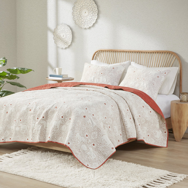 Coral and Off-White Reversible Cotton King Quilt Set