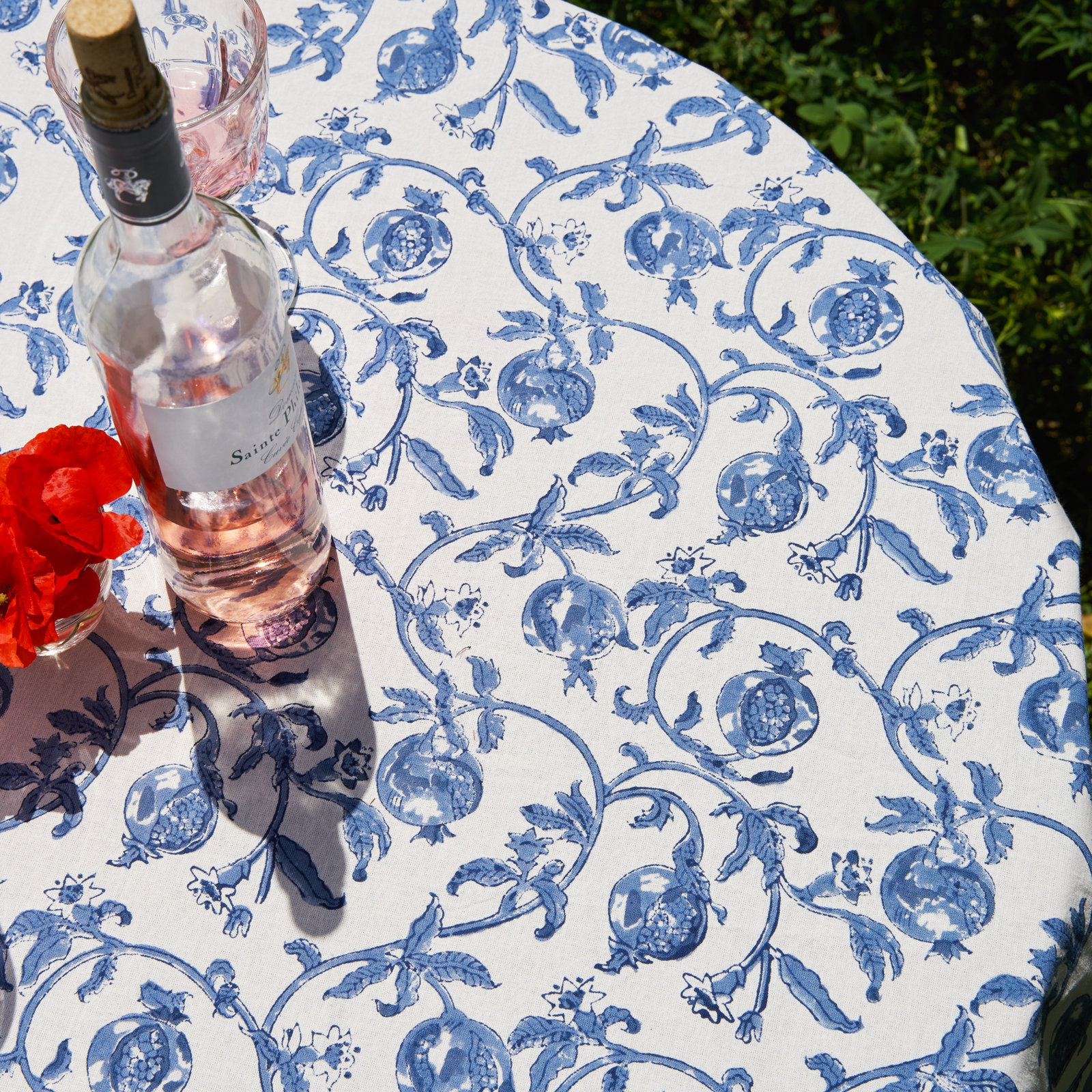 Bryah Floral Tablecloth, 90" Round, Blue