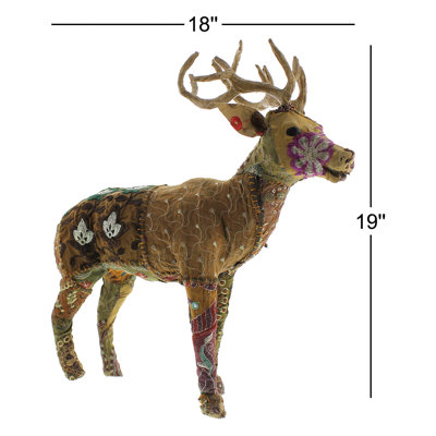 Cerf de forêt debout