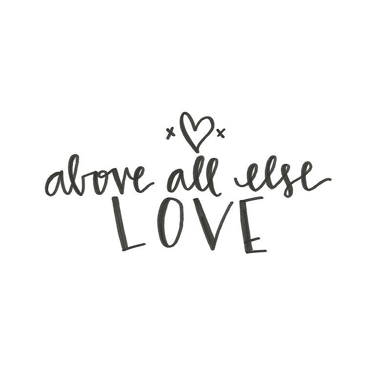«Above All Else Love», art textuel sur toile tendue, H 8 po x l 12 po x P 1,25 po
