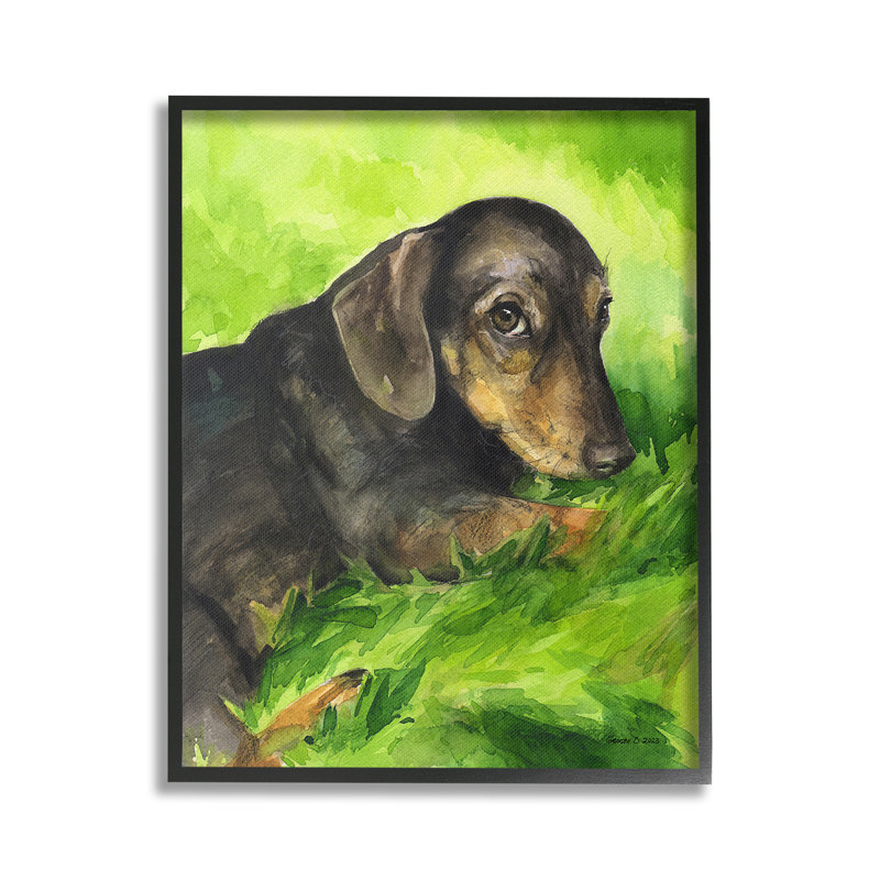 Teckel relaxant dans l'herbe, estampe numérique par GeorgeDyachenkoArt, Giclée encadrée noir minuit, H 30 po x l 24 po