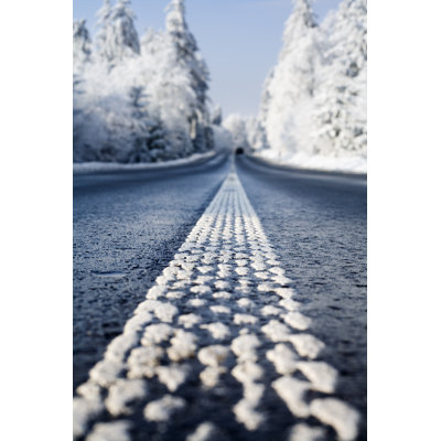 Road Marker by Ollo