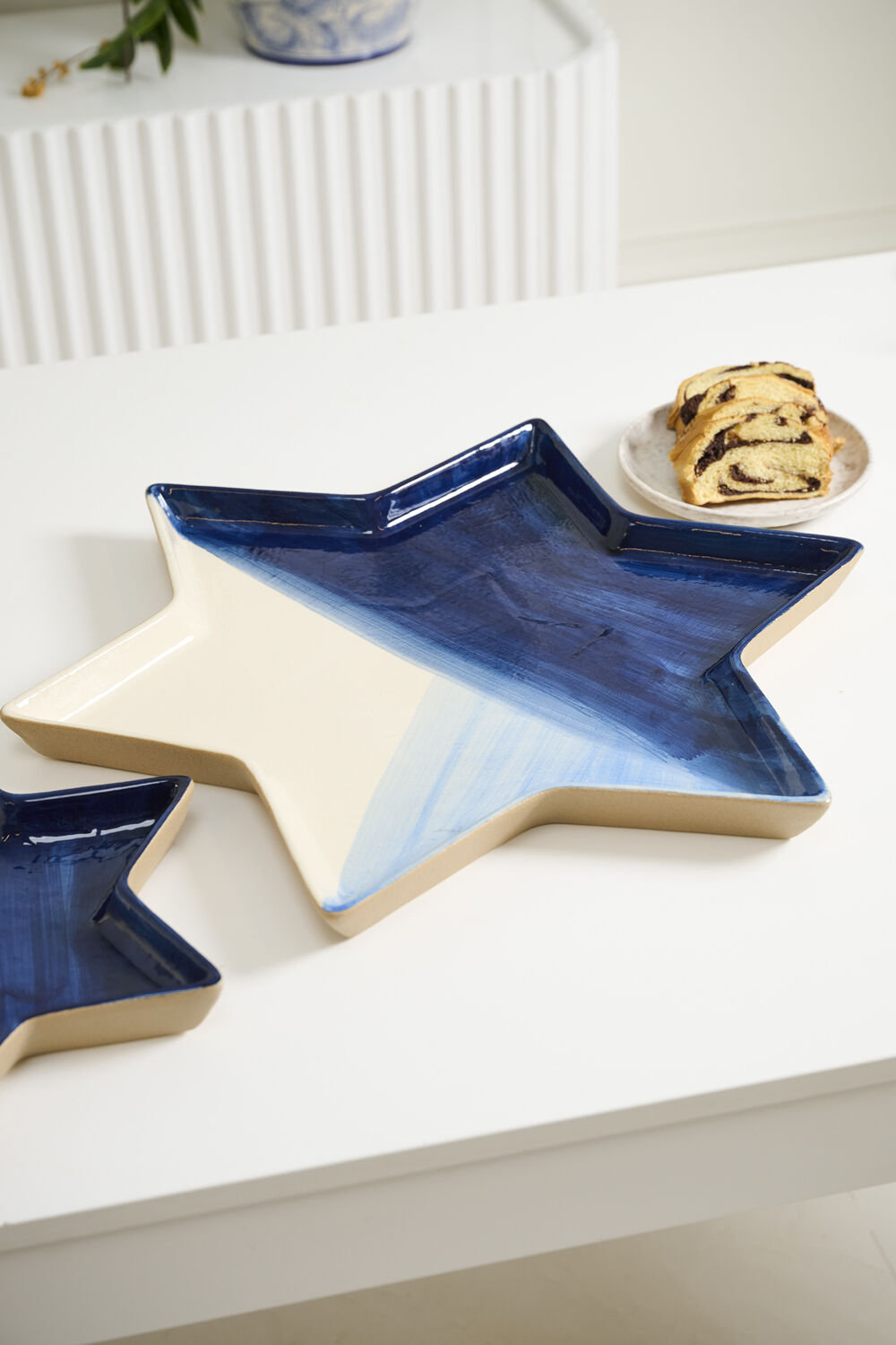 Magen Platter, 1.50" H x 22" W x 22" D