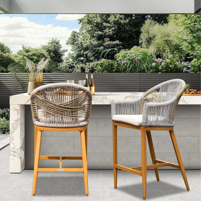 De 2 chaises de bar d'extérieur avec accoudoirs et dossier, tabourets à hauteur de comptoir rembourrés, corde en aluminium Tentation pour le jardin, la piscine, le patio, la cuisine - Coussin de tabourets kaki inclus, cadre en beauté pour patio