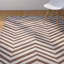Tapis beige à chevrons Wolfenbarger-23233703