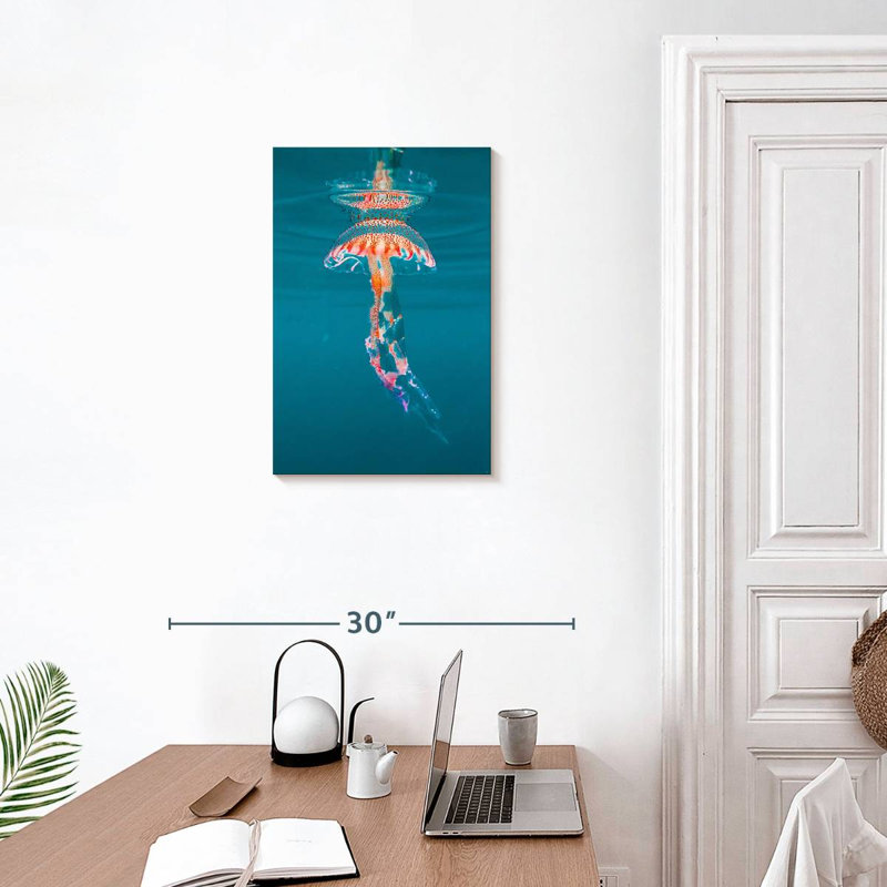 Brampt Jellyfish Under The Surface, H 24 po x l 16 po