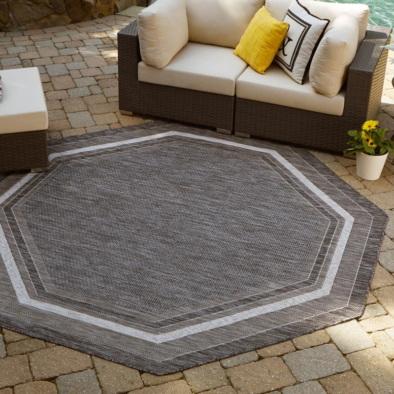 Tapis intérieur / extérieur Sevinc, Octogone 7 pi 10 po x 7 pi 10 po, Black