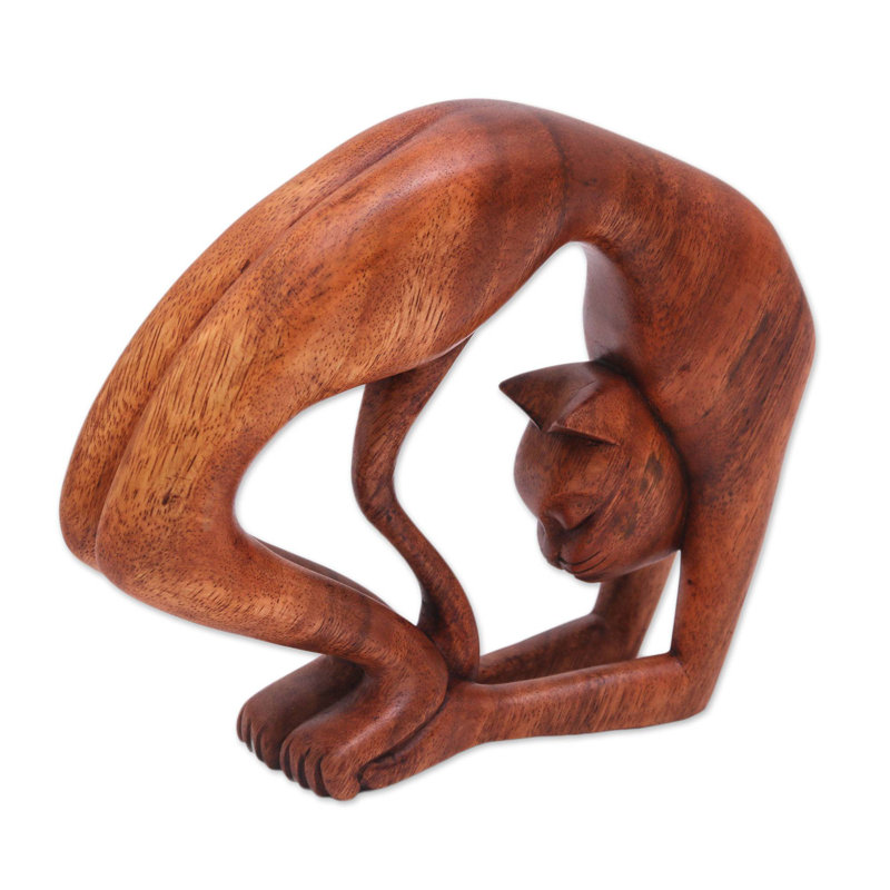 Sculpture en bois Kitty de Dakota Fields Setu Bandha Sirsasana