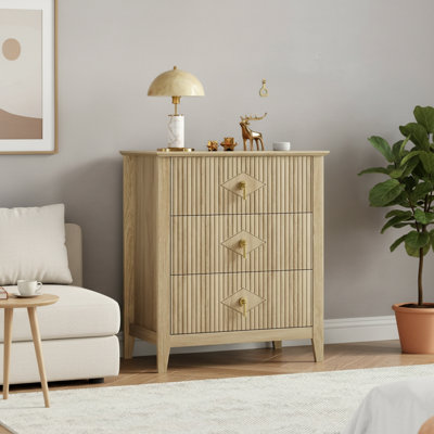 This Natural-Colored Modern Wooden Side Table Features Three Large-Capacity Storage Drawers With Metal Handles, Suitable For Bedrooms, Living Rooms, And Other Settings, Offering A Simple Yet Elegant Design.