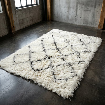 Élégant tapis grec Flokati. Épais poils de laine de 4 po. Magnifique design personnalisé. Tapis en laine de la collection Lamyiah
