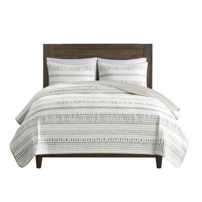 Taupe/Blue Microfiber Seersucker Quilt , Full/Queen, For A Serene Bedroom Luxurious