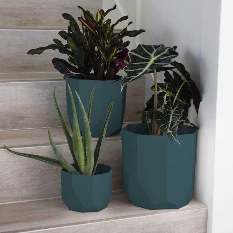 Tuxton Geometric Plastic Indoor/Outdoor Planter, 9.75" x 10.13" x 10.13", Blue/Green