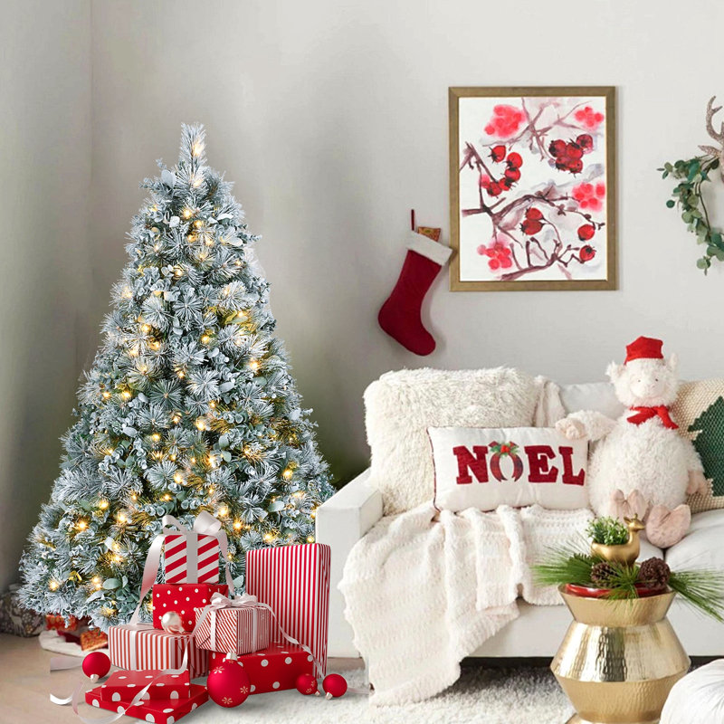 Arbre de Noël 4 pi avec aiguilles de pin et feuilles d'eucalyptus, 150 lumières DEL blanc chaud, 404 pointes, branches articulées, support en métal - arbre artificiel enneigé pour les Fêtes
