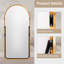 Grand miroir de plancher arqué pleine longueur-1095442276-1095442277