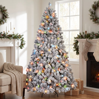 Sapin de Noël artificiel floqué préilluminé de 1,5 m avec 300 lumières multicolores certifiées UL, 600 pointes enneigées en PVC, 27 pommes de pin naturelles, branches articulées et support en métal