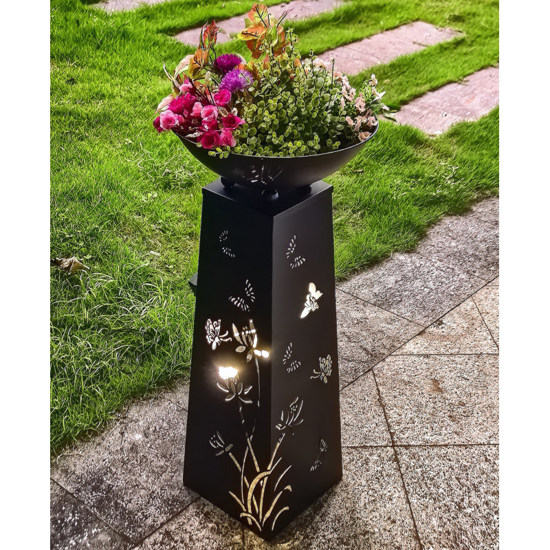Pot à fleurs en métal avec éclairage solaire