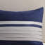 Édredon 7 pièces - très grand bleu. Matériau en faux suède. À l'intérieur. Conception confortable en pièces. Broderie sur des coussins décoratifs. Comprend un édredon, des taies décoratives, des oreillers et une jupe de lit. Laver à la machine et repasser à la vapeur.