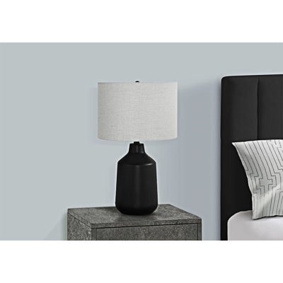 Lampe de table industrielle en béton avec abat-jour en tissu gris, interrupteur à 3 voies et base durable
