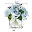 Arrangement de fleurs de roses artificielles mixtes dans un vase en verre avec de l'eau artificielle-610804472