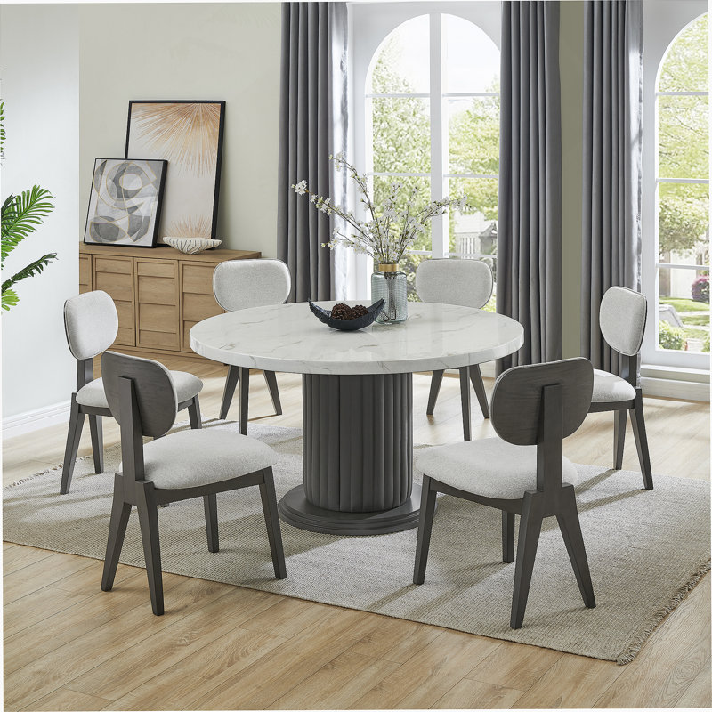 Ensemble de salle à manger 7 pièces 54 po rond en faux marbre blanc avec base en piédestal revêtu de PVC gris et chaises en tissu gris clair