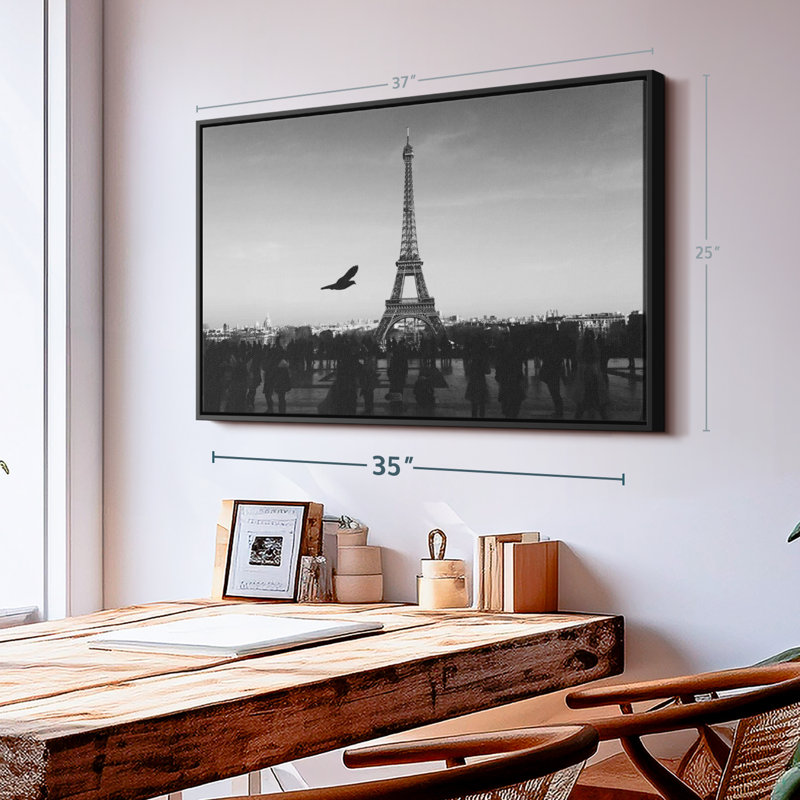 «Overcast Eiffel Tower Wall Art», H 25 po x l 37 po