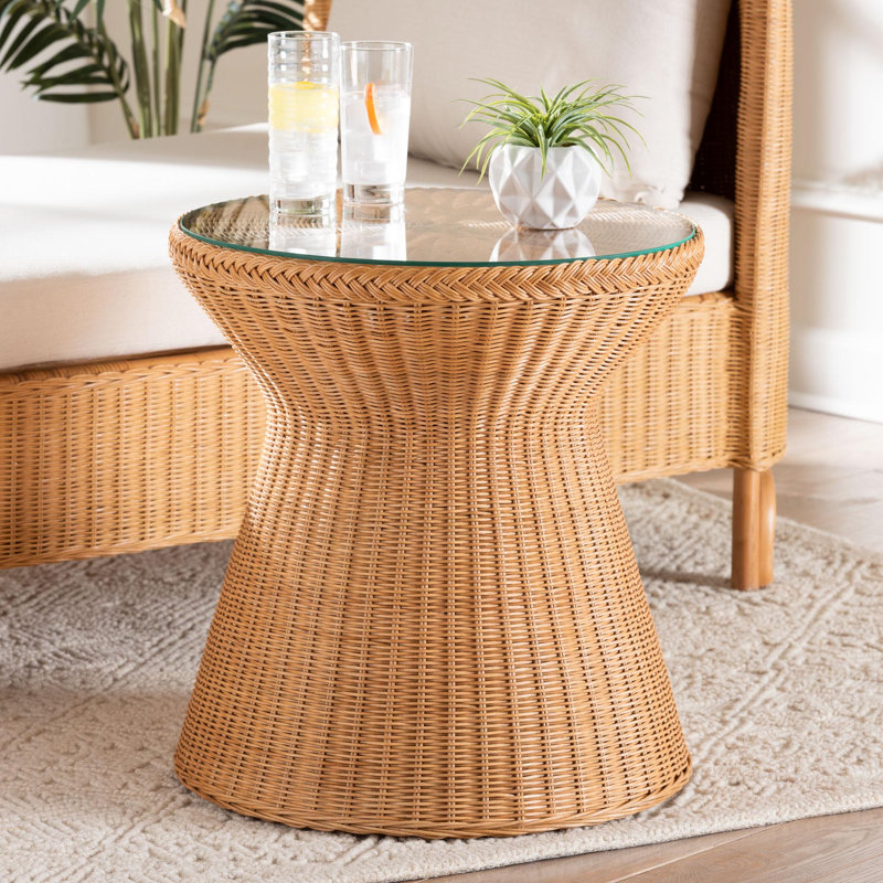 Table de bout en rotin tressé miel miel avec plateau en verre Bickel Bali & Pari Nina