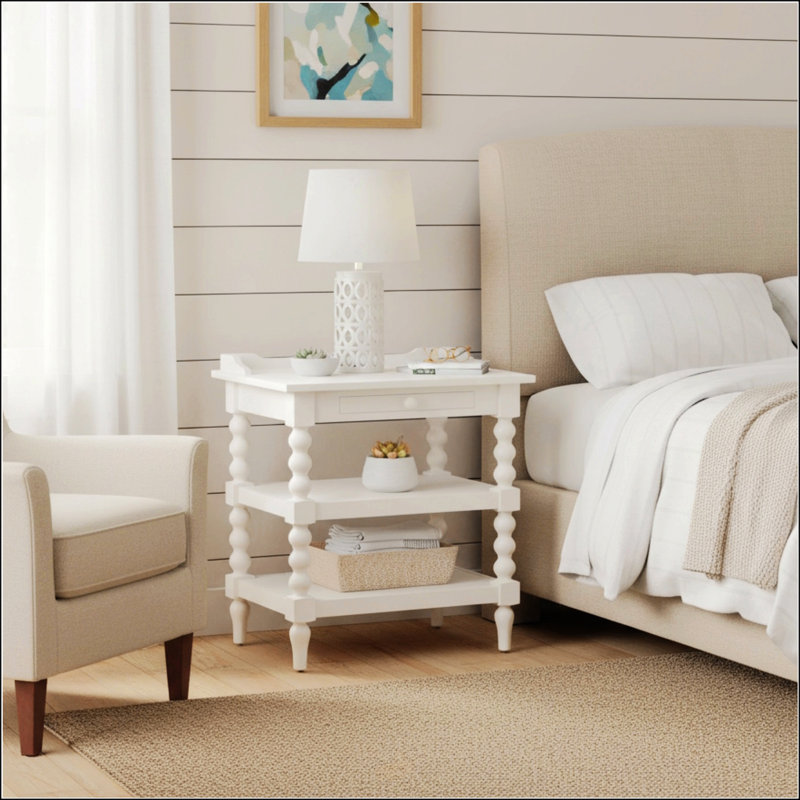 Table de chevet blanche Aria avec pieds tournés et plateau coulissant pour un rangement supplémentaire