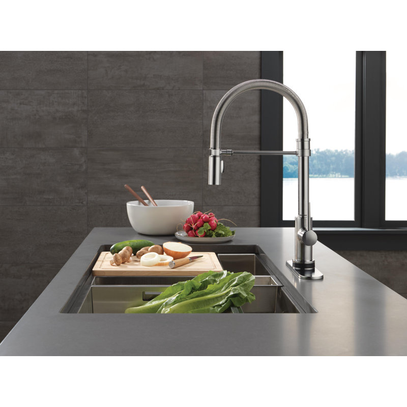Trinsic Touch2O Kitchen Faucet with Touchless Technology, Arctic Stainless