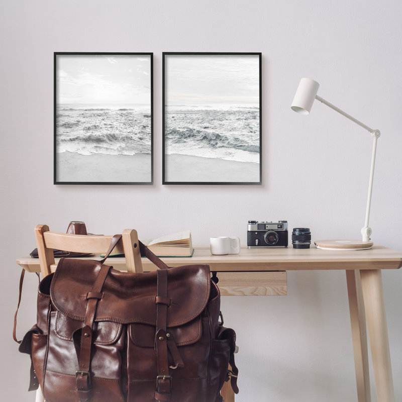 Plage brute de rivage blanc avec vagues de ciel brumeux par Natalie Carpentieri, L 16 po x H 20 po