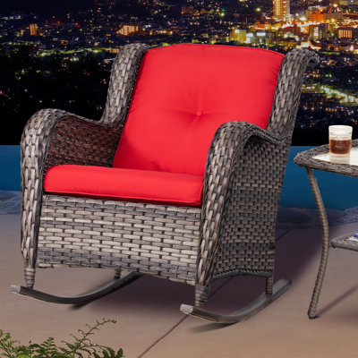 Chaise berçante d'extérieur en osier / rotin avec coussins Spencerian