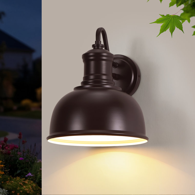 Applique murale d'extérieur de style campagnard à 1 lumière 9 "avec finition bronze huilé, grange d'extérieur avec abat-jour en métal et bras col-de-cygne